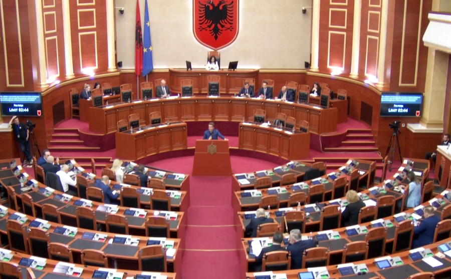 FOTO/ Lapsus në Kuvendin e Shqipërisë, Braçe listohet mes