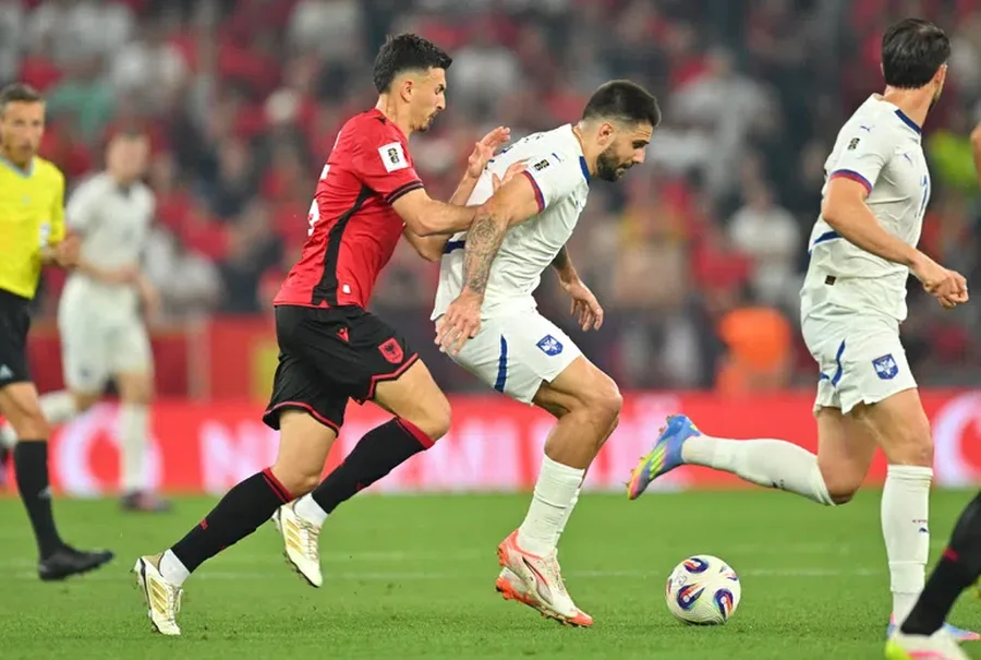 Ndeshja/ Mediat SERBE e teprojnë: Futbollistëve tanë kaluan