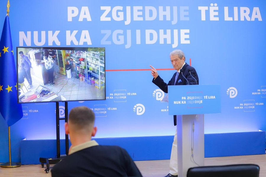 ME VIDEO: Po votohet në një kafe, Berisha: Ja PROVAT sesi ka ndodhur