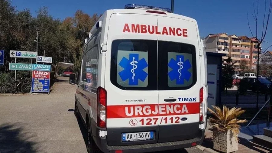 Leu me benzinë dhe i vuri flakën fqinjit 75-vjeçar, arrestohet