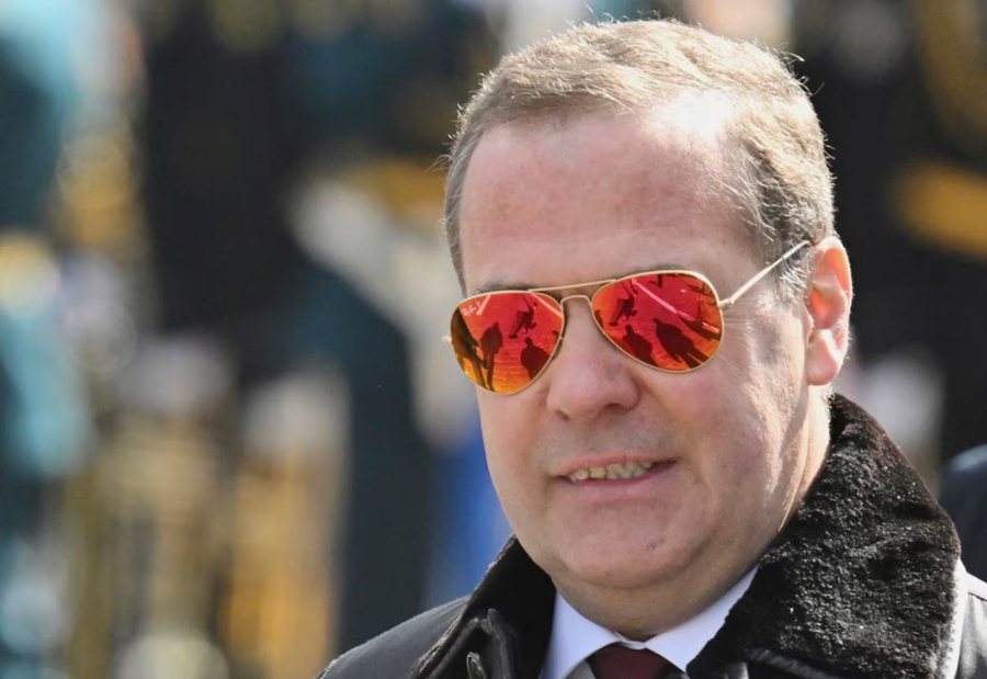 Si u pasurua ish-presidenti rus nga lufta?