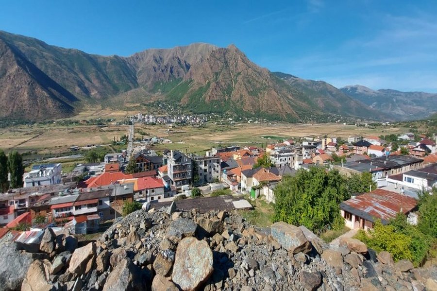 Sherr për një karrige në Bulqizë! Zyrtari godet me shuplaka