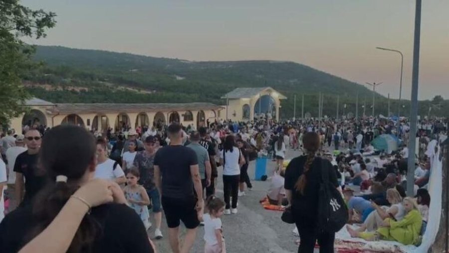 Mijëra besimtarë përmbyllin pelegrinazhin e 13 të martave