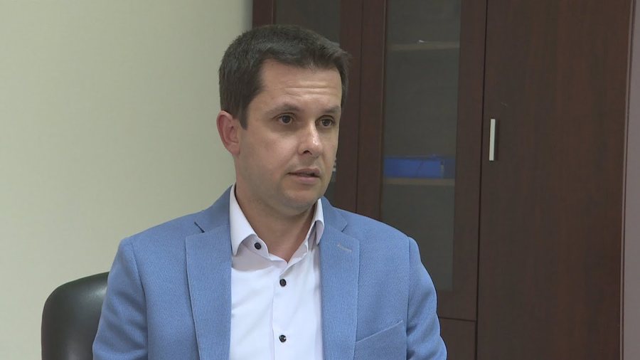 Emra shumë për një karrige! Cilët po përfliten si
