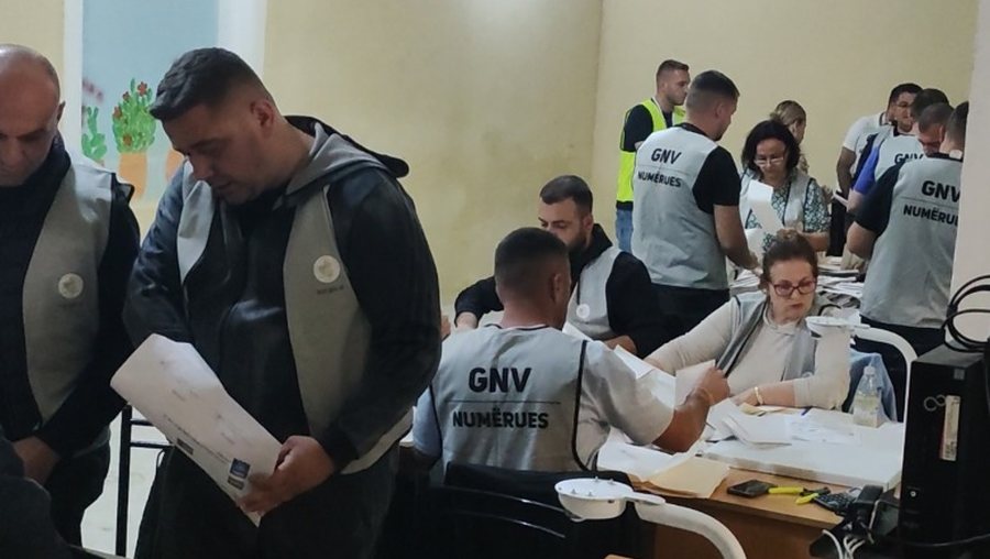 Rinumërohen kutitë në Tiranë! PS-së i hiqen 34 vota,