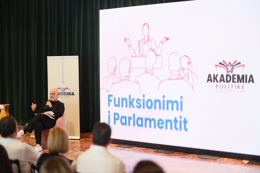 Akademia Politike e PS-së/ Xhafaj: Nuk i kam nxënës, por