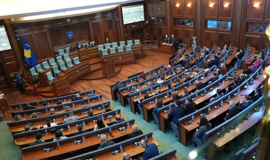 Politikanët "abuzojnë" me vakumin kushtetues për