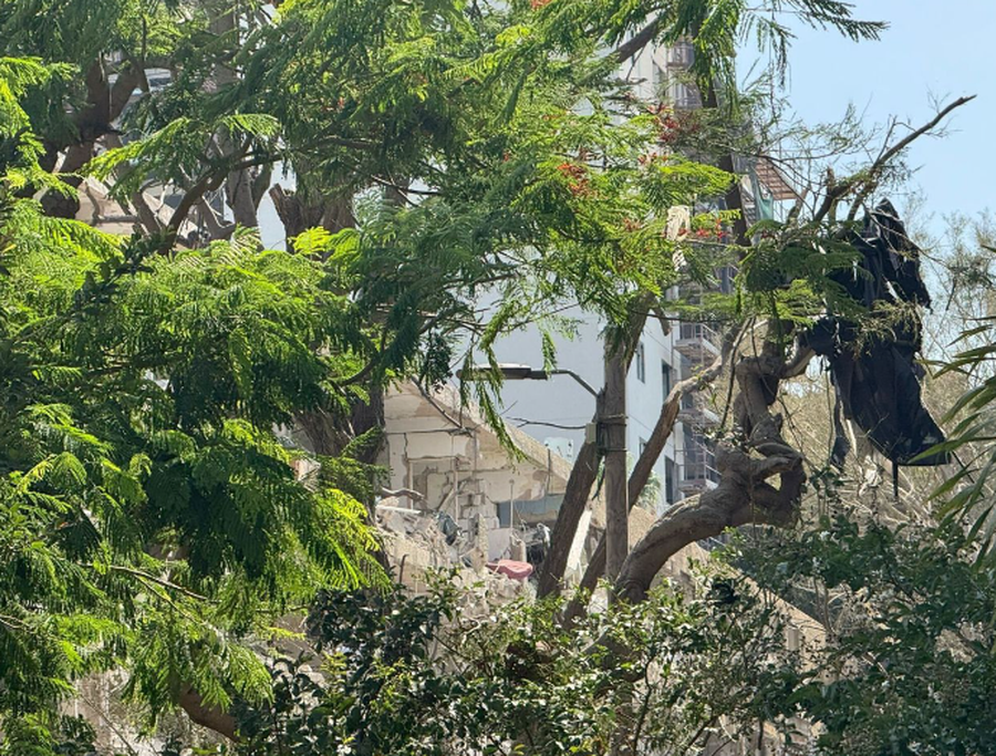 Raketa iraniane shkatërron një bllok apartamentesh në Tel Aviv