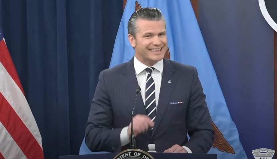 UPS! Sekretari amerikan i Mbrojtjes bëhet ‘lëmsh’,