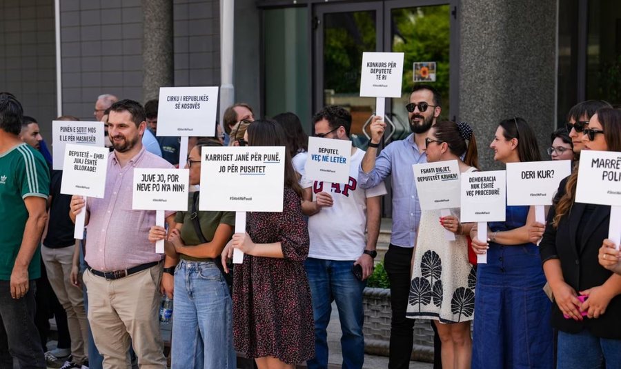 “Deri kur?”/ Deputetët shënojnë dështimin e