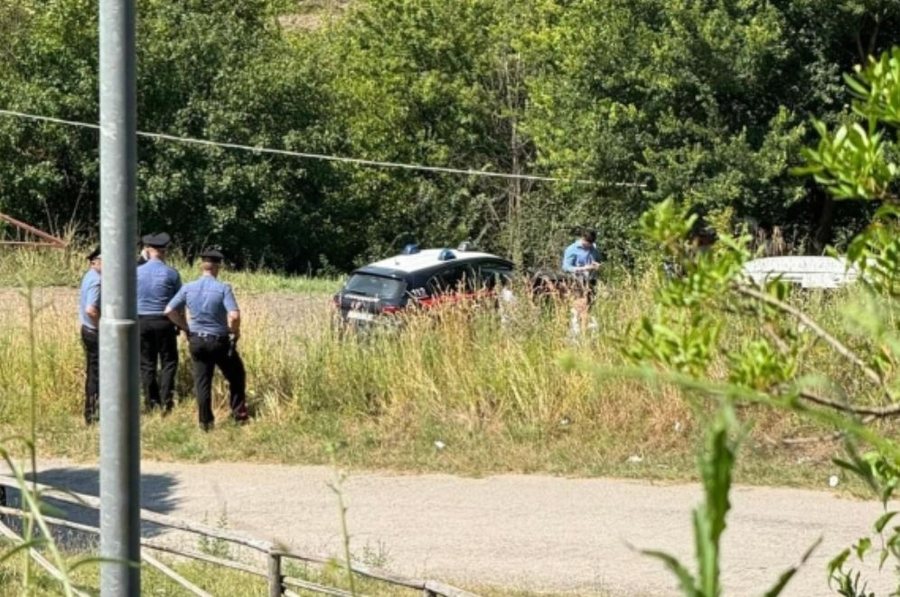Italiani qëlloi hajdutët/ Gjendet sot kufoma e shqiptarit, 30 persona