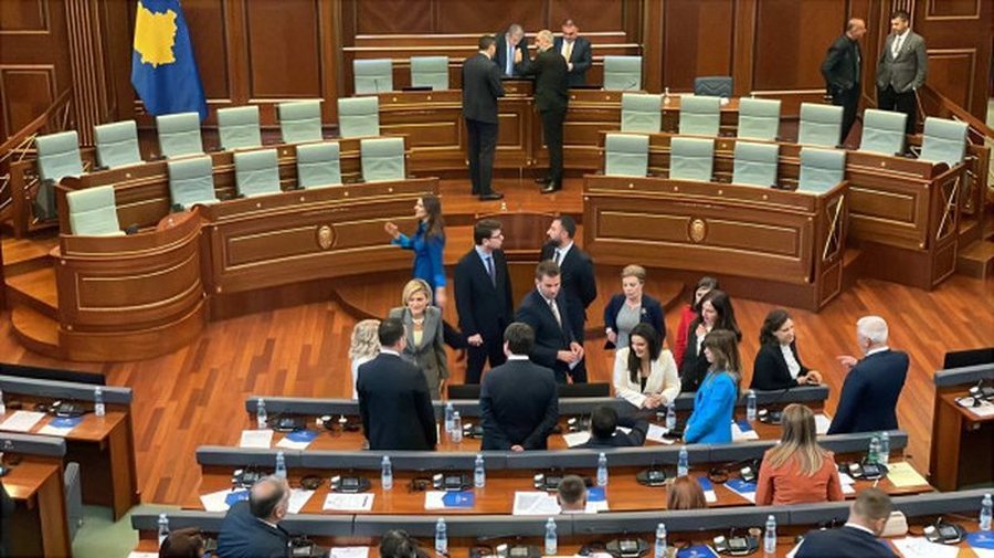 Ftesa e Kurtit! Liderët e partive politike mblidhen sot në Kuvend