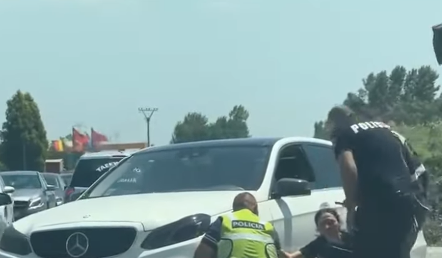 26-vjeçari nuk ndalon në postbllok dhe tenton të
