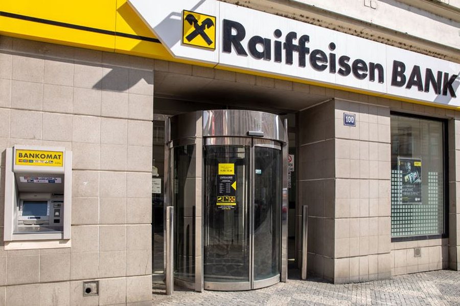 Qytetarja fiton gjyqin me “Raiffeisen”, banka e futi në kredi