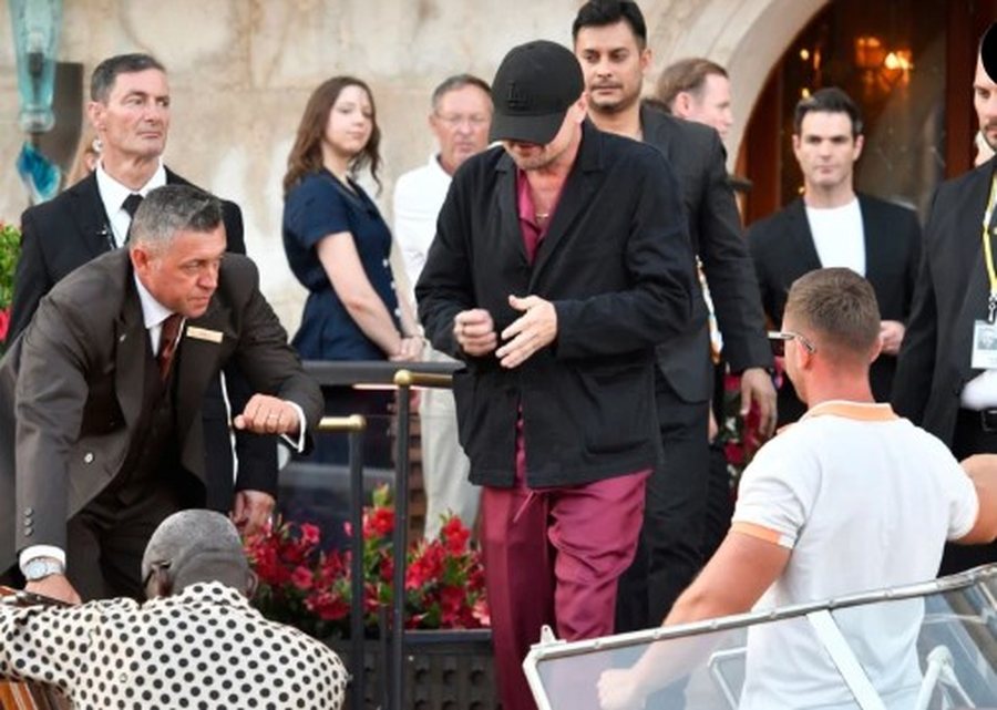FOTOT/  VIP-at në “pajama party”-n luksoz të Jeff Bezos