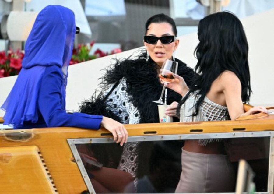 FOTOT/  VIP-at në “pajama party”-n luksoz të Jeff Bezos