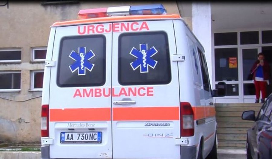 E rëndë në Lezhë, vajza 4-vjeçe rrëzohet nga
