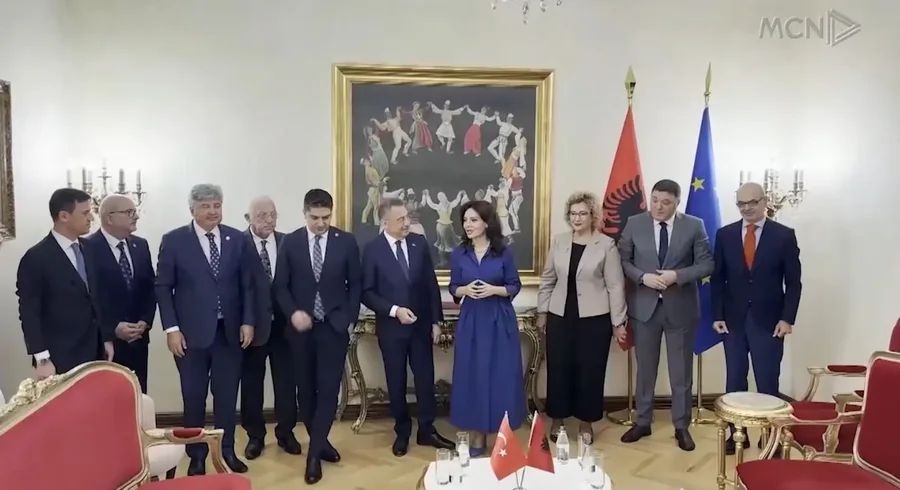 Turqia kundër “shtetit bektashi”