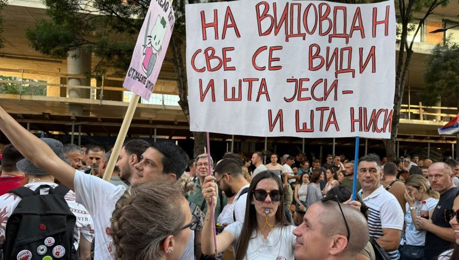 REL: Si reagoi rajoni për nacionalizmin në protestat studentore