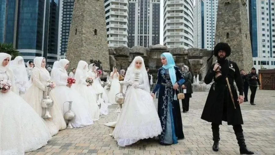 Dasma 'e shfrenuar' në luks e djalit 17-vjeçar të