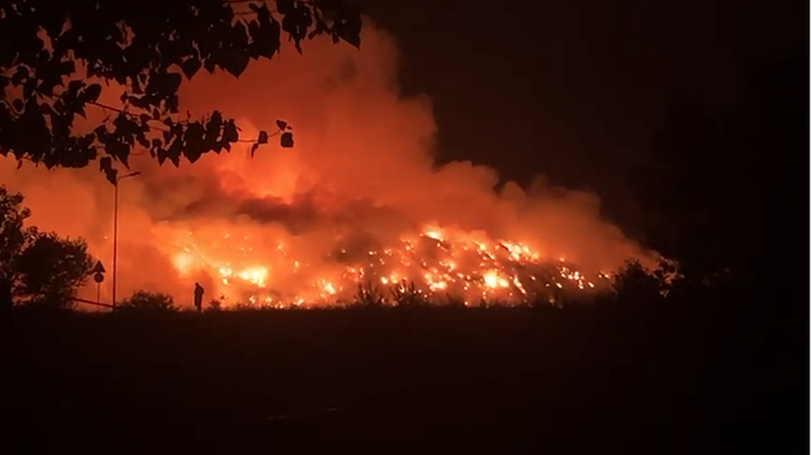 Zjarr tek fusha e mbetjeve të inceneratorit në Elbasan