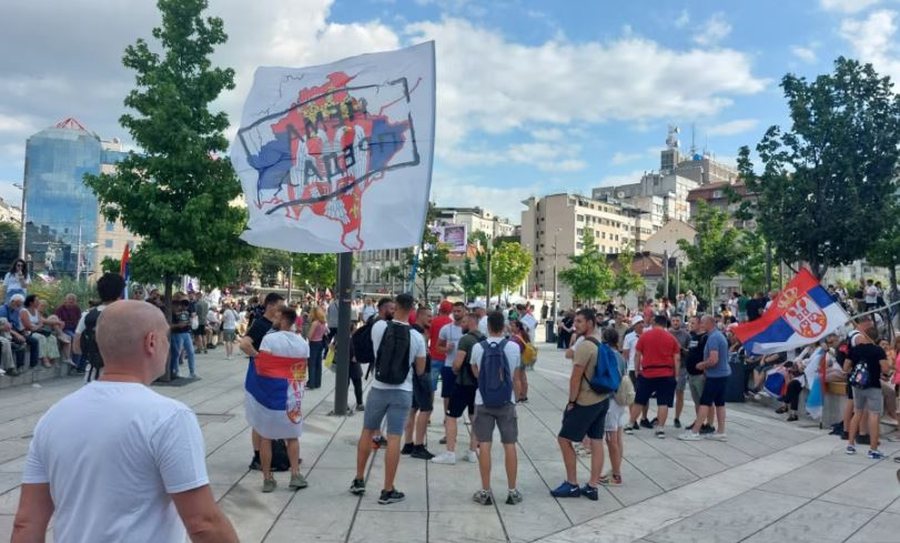 Mbështetja e së djathtës për Vuçiçin po