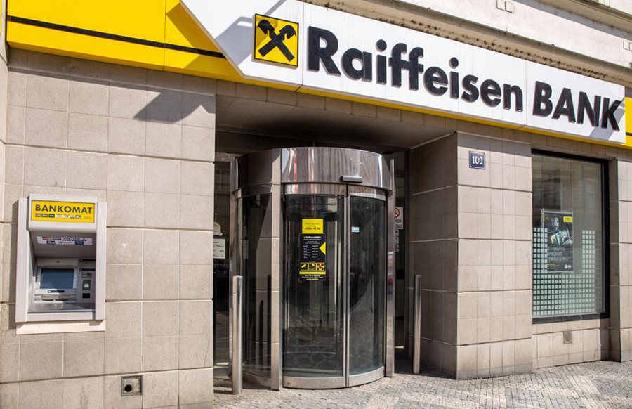 DOKUMENTI- Punonjësja e “Raiffeisen Bank” tërhoqi para nga