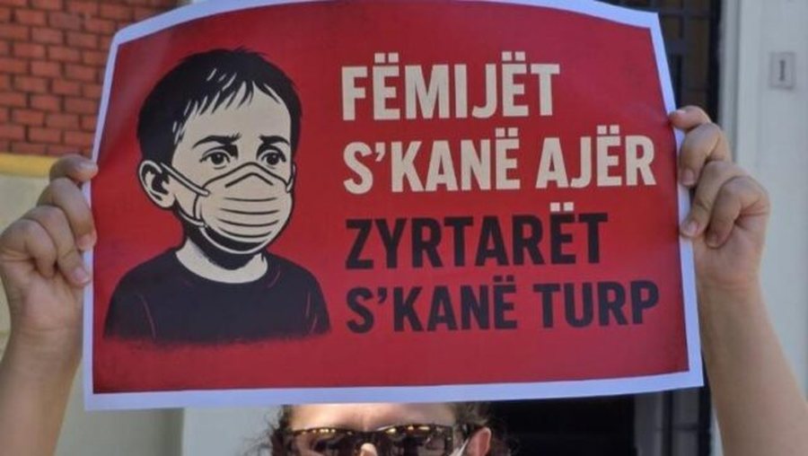 Zjarri në Elbasan aktiv prej 4-ditësh! Tymi toksik mbulon zonën,