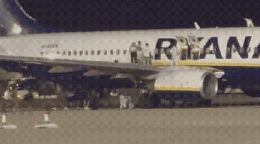Alarmi për zjarr në aeroplanin e Ryanair shkakton panik,