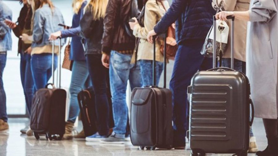 Të rinjtë përgjysmohen nga emigracioni, ikja e tyre dyfishohet