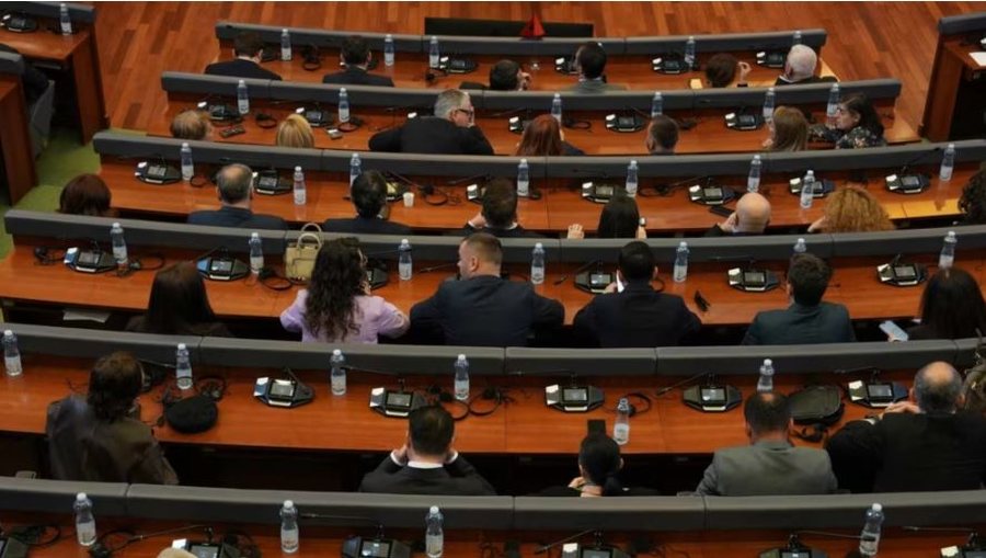 Konstituimi i Kuvendit dështon prapë: Mandati i deputetëve