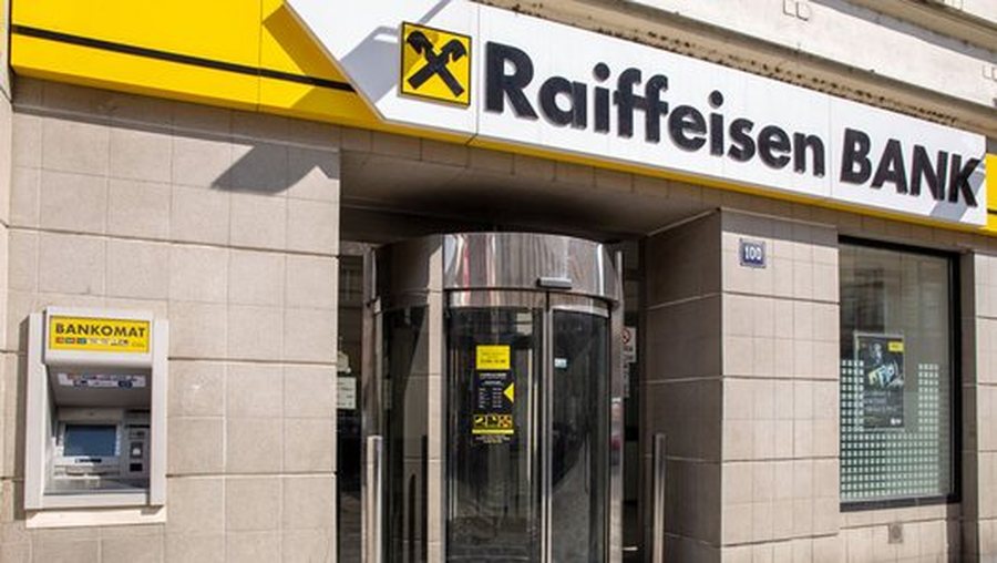 Kaos me kreditë e qytetarëve, Raiffeisen Bank në aksion për