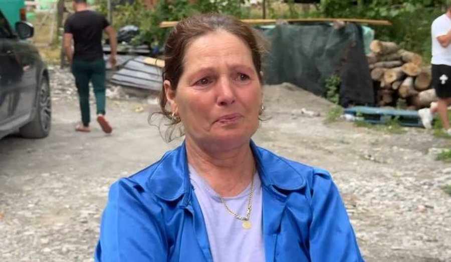Heqja e objekteve pa leje në Theth, banorja me lot në sy: I kemi