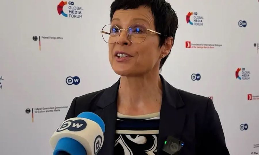 Marta Kos nuk “kursehet” ndaj Serbisë: Askush s’e detyron