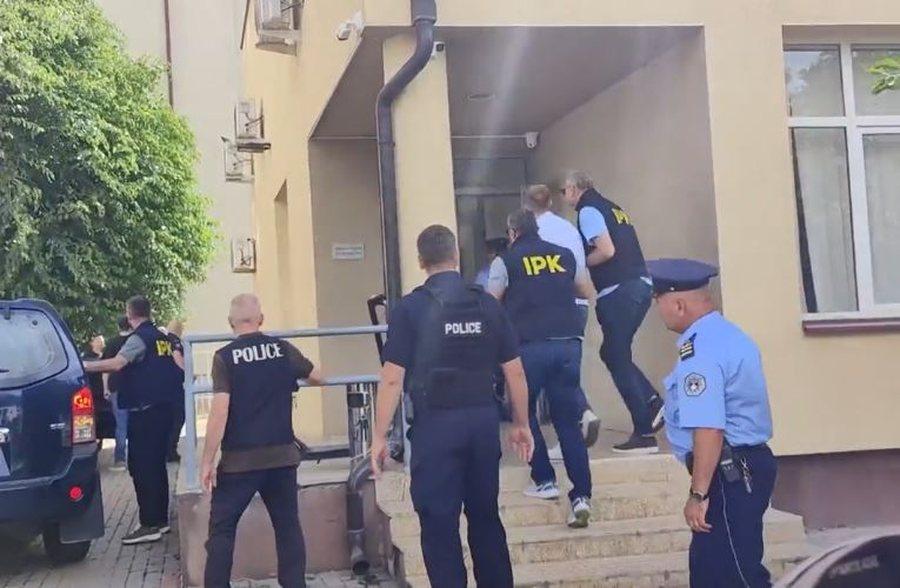 Kërkohet paraburgimi për 5 zyrtarët policorë pas vdekjes