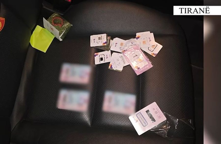 Falsifikonte karta ID dhe merrte kredi, kapet i riu mashtrues