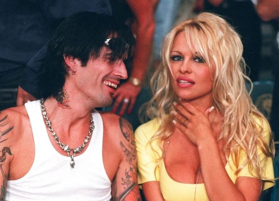 Pamela Anderson: seks-simboli i viteve '90 "vdiq", jeta e
