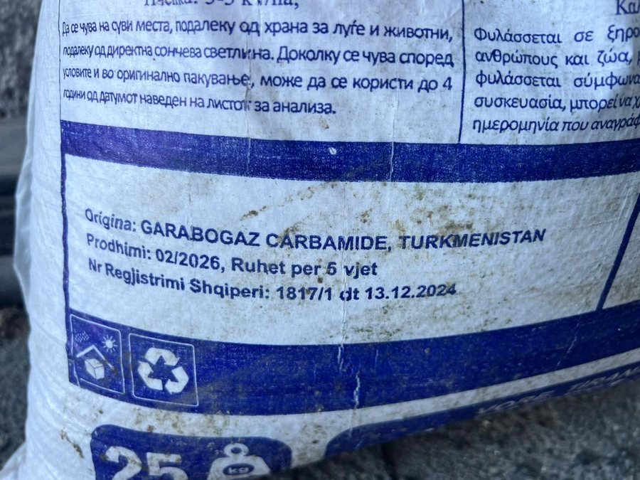 AgroBlend mashtron fermer&euml;t me plehrat kimik&euml;, tregton ure t&euml;