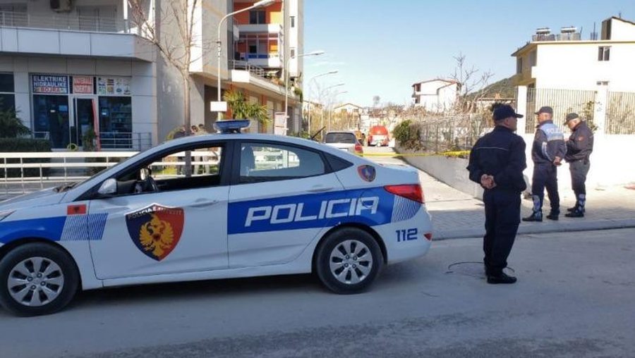Plas sherri me grushte e arm&euml; n&euml; Velipoj&euml;, nj&euml; person