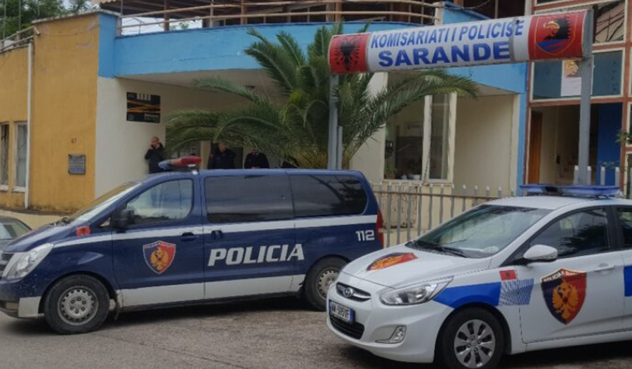Policia kontroll gjat&euml; nat&euml;s n&euml; Sarand&euml;: Arm&euml; zjarri