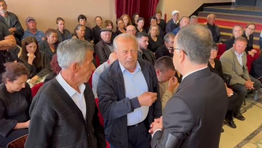 'U d&euml;rguan pa mbrojtje, ishin vet&euml;m 6 polic&euml;' Xhaxhai i