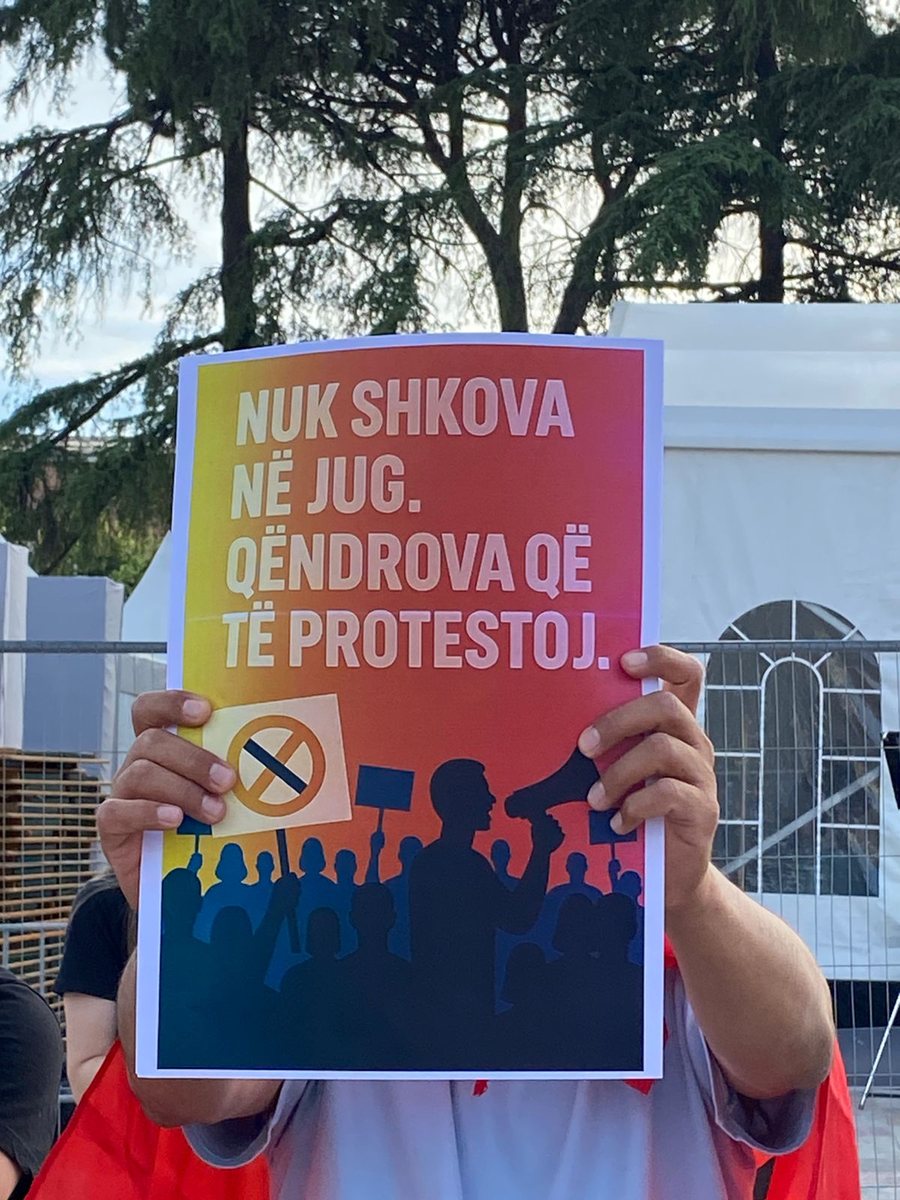 FOTOLAJM/ Shkodra proteston: “Dili zot tokës tënde”