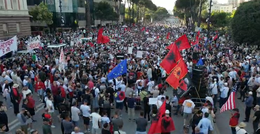 "Zv&euml;rneci"/ Sot protesta e 10-t&euml;, qytetar&euml;t