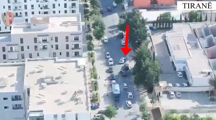 Shisnin arm&euml; zjarri e municione n&euml; Tiran&euml;,