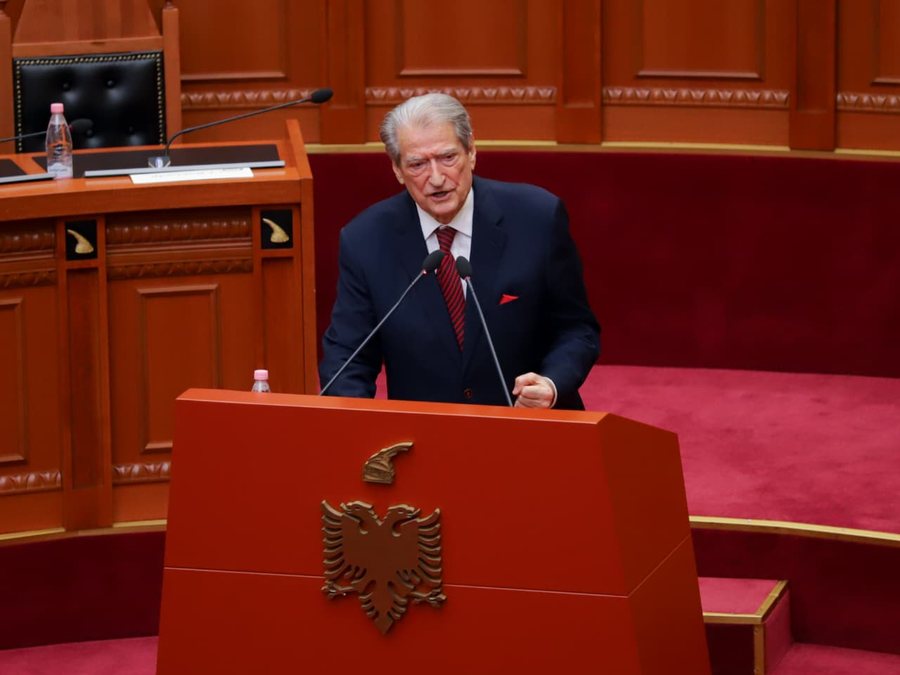 'Jan&euml; t&euml; rinj shqiptar&euml;...'! Berisha 'krah'
