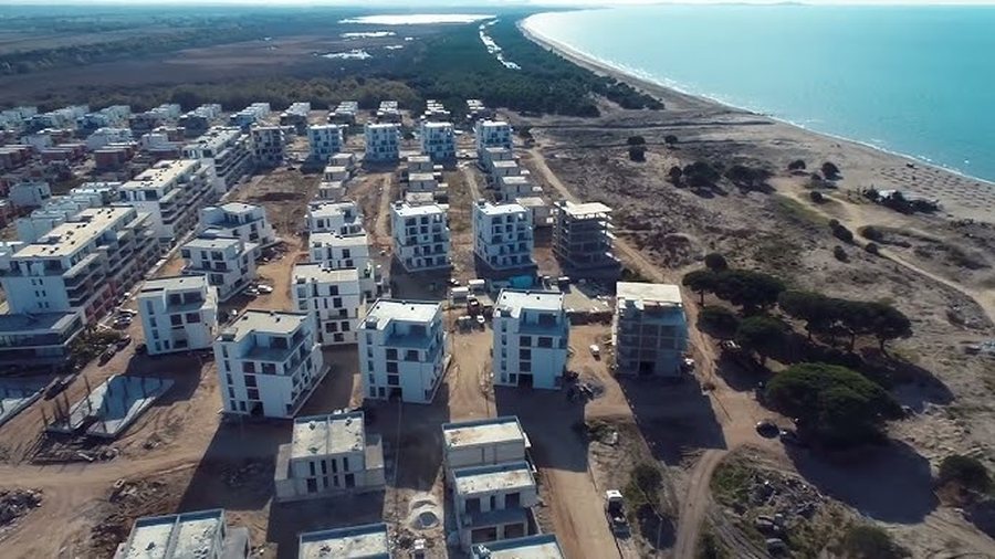 Perandoria e drog&euml;s, e nd&euml;rtuar mbi luks! 121 vila vet&euml;m n&euml;
