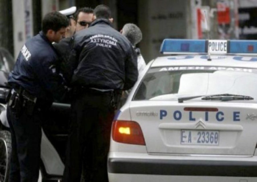 Mbush&euml;n Santorinin me drog&euml;! 4 shqiptar p&euml;rfundojn&euml; n&euml;