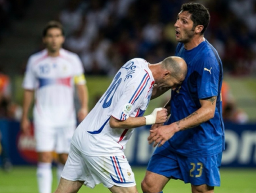 Gati 20 vite nga momenti q&euml; tronditi futbollin: Zidane goditi me kok&euml;