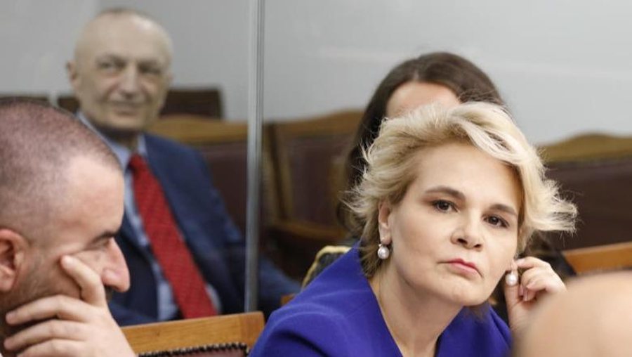 Tensione n&euml; seanc&euml;n p&euml;r Met&euml;n! Ish-presidenti debat me