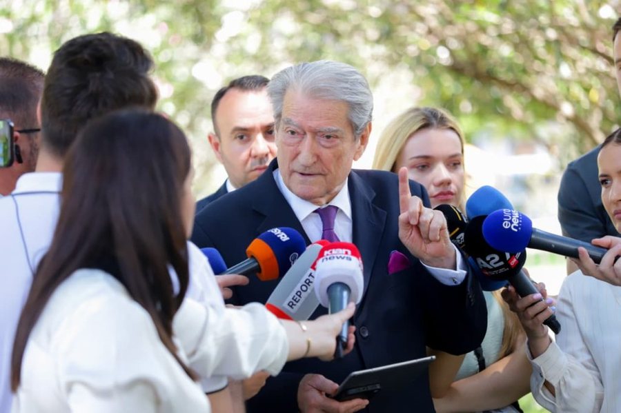 Berisha: Tirana dhe Beogradi bashk&euml;punojn&euml; kund&euml;r protest&euml;s,